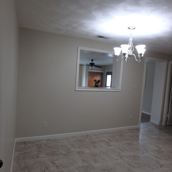 Building Photo - 218 Crosswell Ave
