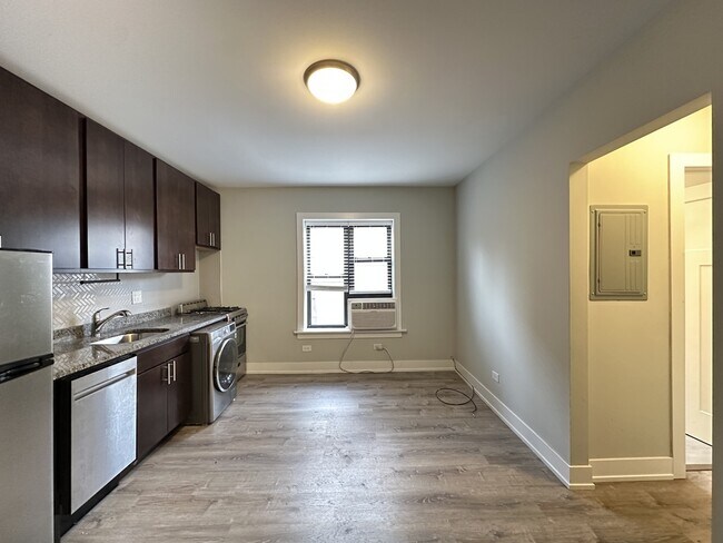 Building Photo - 434.5 W Belden Ave