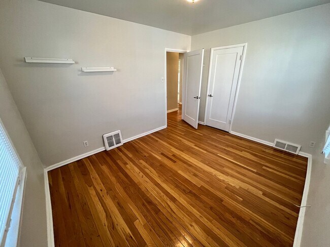 Building Photo - Charming 4 Bedroom 2 Bath Home in Sugarhouse!