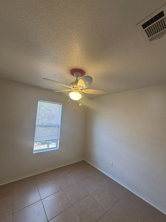 Building Photo - AVAILABLE NOW !