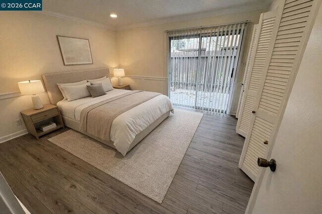 Building Photo - Two Bedroom One Bathroom Condo