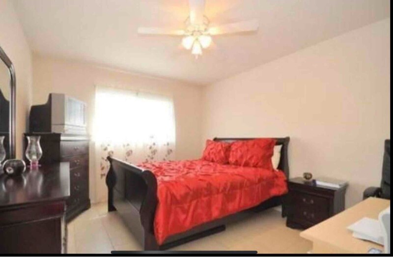 Building Photo - 9008 Gainsborough Dr