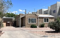 Building Photo - 3 Bedroom, 2 Bath w/ kitchen appliances, l...