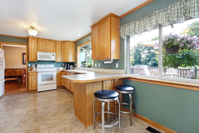 Building Photo - Beautiful 4 bedroom home in NE Tacoma!