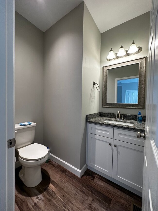 Building Photo - Spacious 3 Bedroom, 3.5bath in central Joh...
