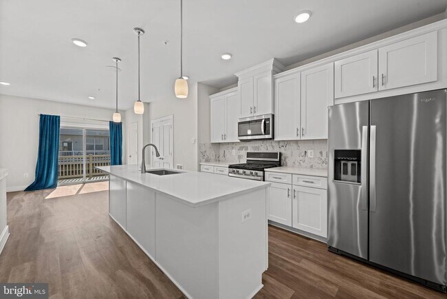 Building Photo - 148 Stowe Dr