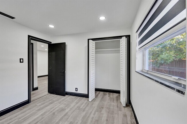 Building Photo - 5310 NW 16th St