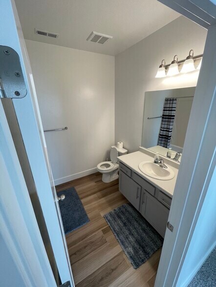 Bathroom - 347 W 785 N