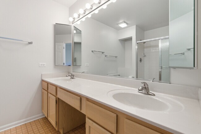 Building Photo - 1411 Clybourne St