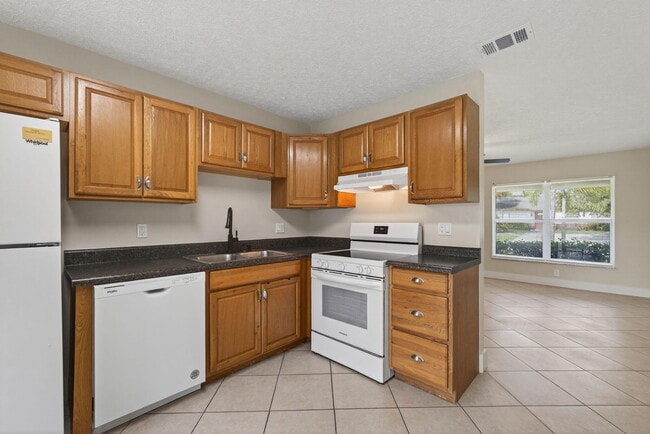 Building Photo - 8729 SE Hobe Ridge Ave