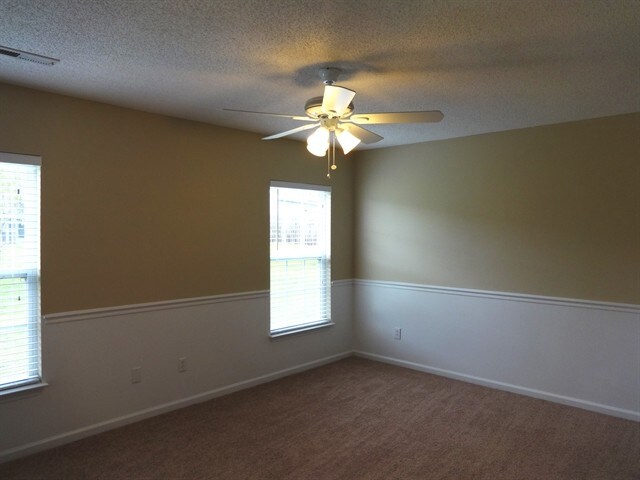 Building Photo - 5018 Thornton Dr