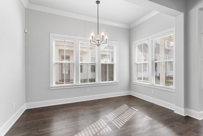 Building Photo - 2048 Perennial Ln