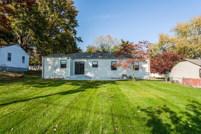 Building Photo - 4721 W 61st Terrace