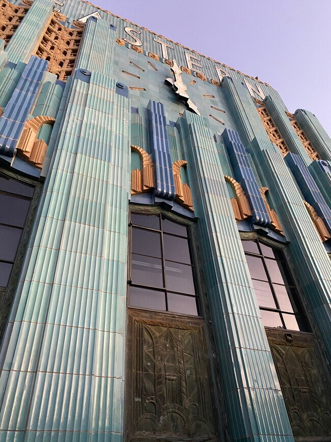 Building Photo - 849 S Broadway