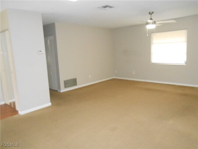 Building Photo - 241 Thistle Ct