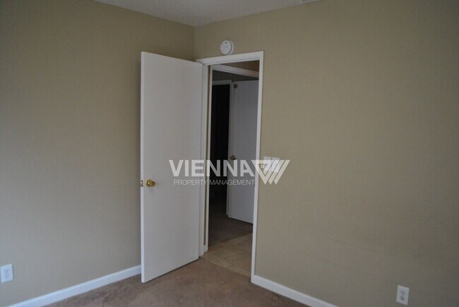 Building Photo - 4073 N Country Dr