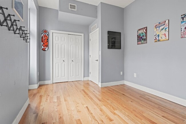 Building Photo - 187 Wayne St