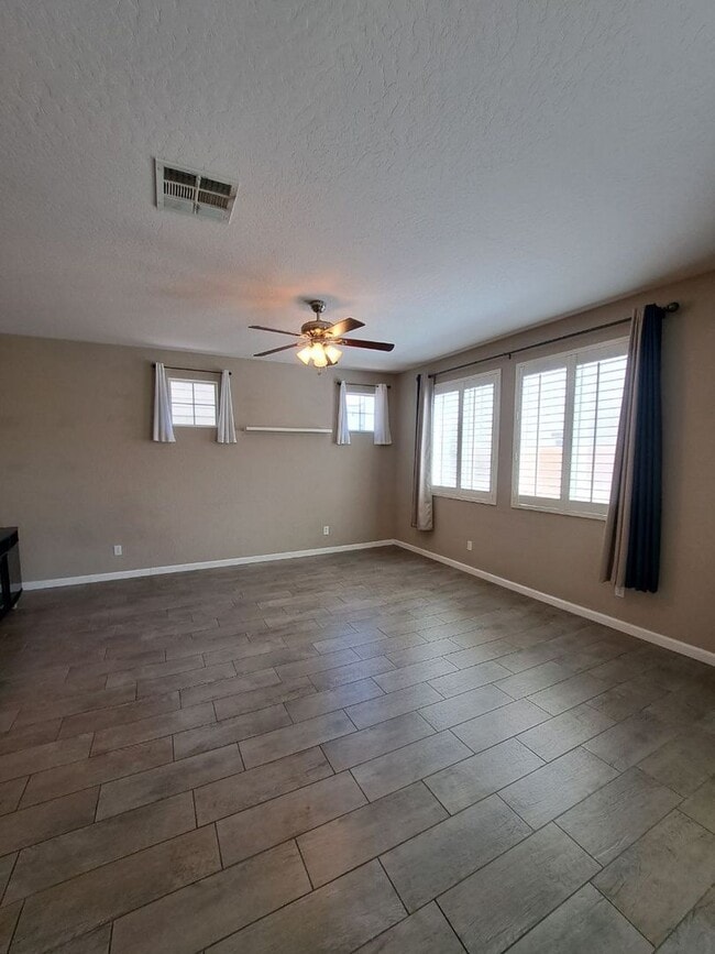 Building Photo - Beautiful 4 Bedroom Home Near Island Water...