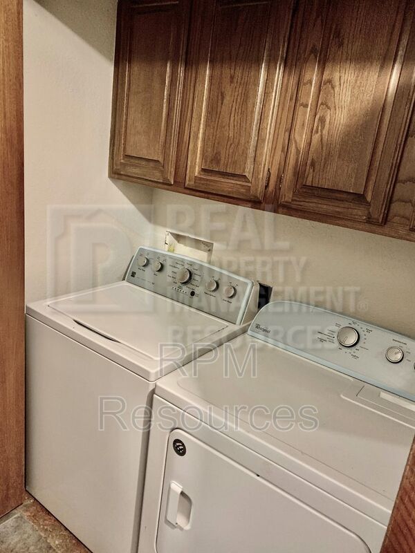 Building Photo - 723 Rimrock Rd