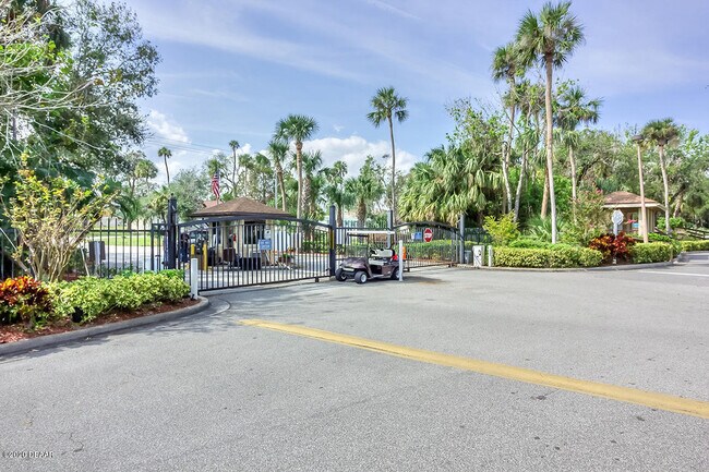 Building Photo - 1401 S Palmetto Ave