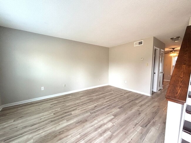 Building Photo - Available now. Water included! Great 2BR/1.5 BA Townhouse in Central James Island!