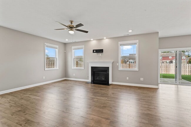 Building Photo - Fenced Yard, Zionsville Schools, Pet Friendly