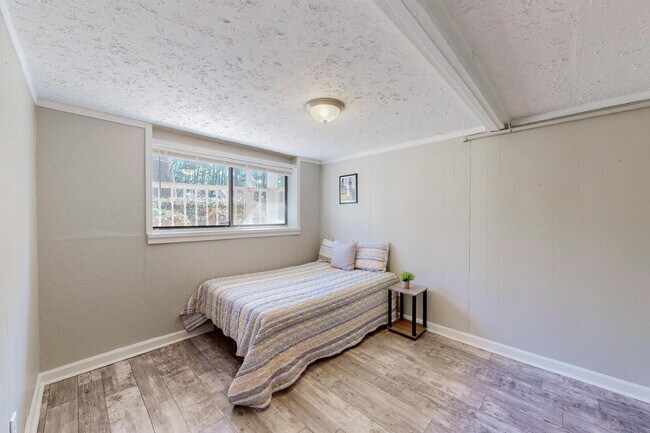 Building Photo - THE LINCOLNDALE | Spacious & comfortable Ellenwood house featuring a dining area designed for con...