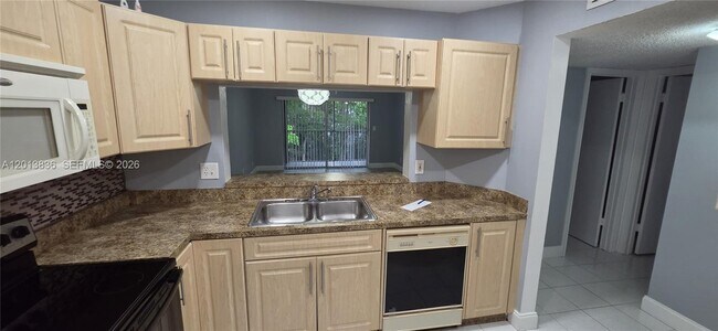 Building Photo - 8750 Royal Palm Blvd