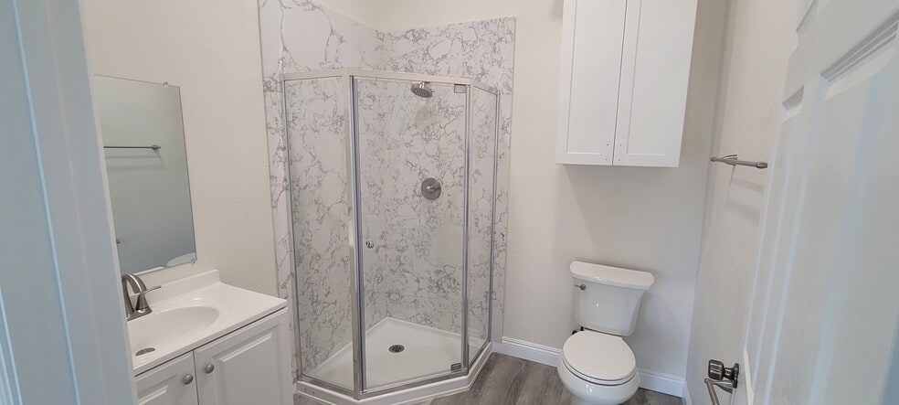 Building Photo - 428 S Sultana Ave