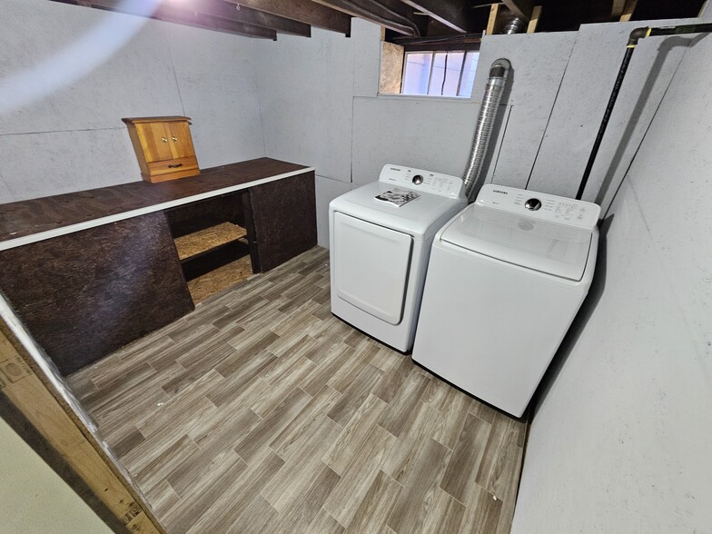 Laundry room - 1740 Fairmount Pky