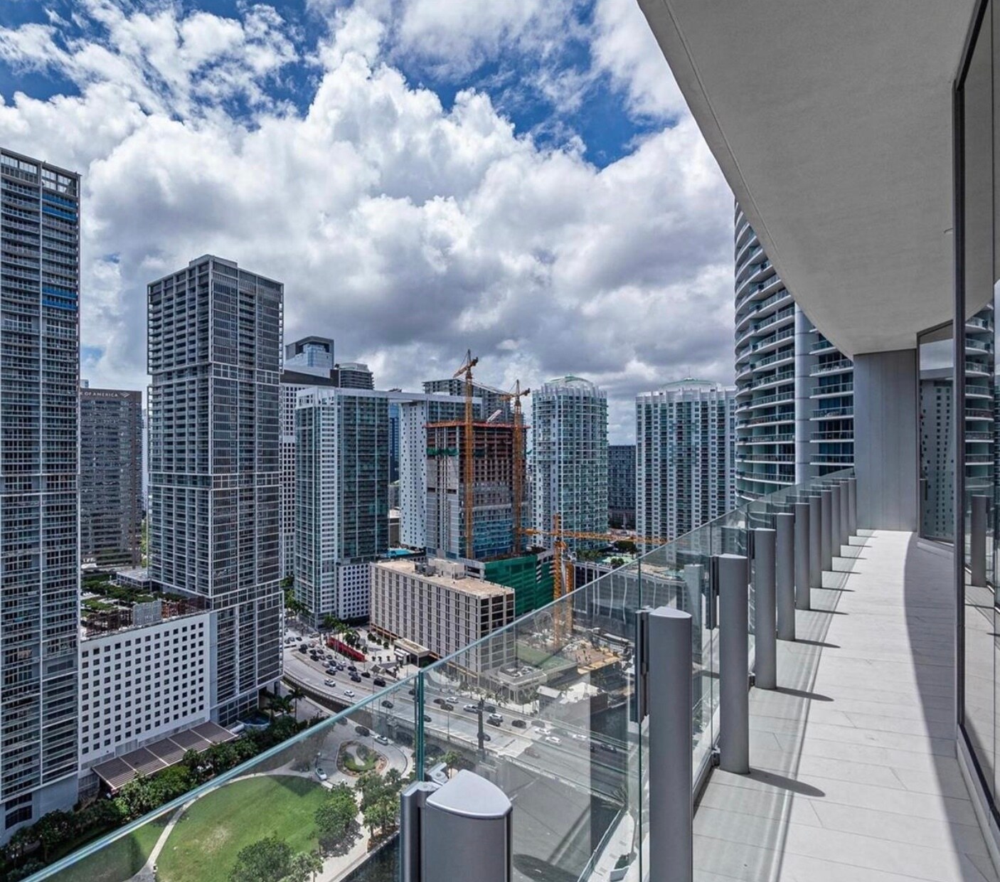 Building Photo - 300 Biscayne Boulevard Way