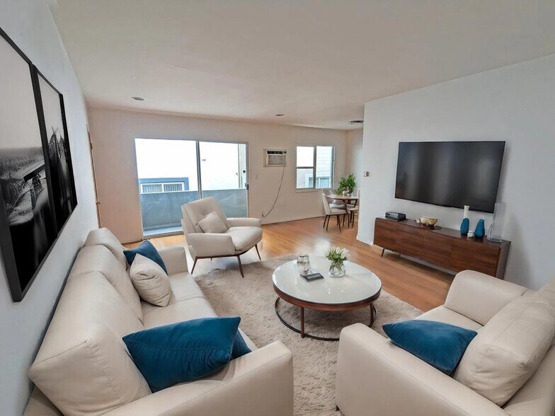 Building Photo - 1331 N Poinsettia Pl