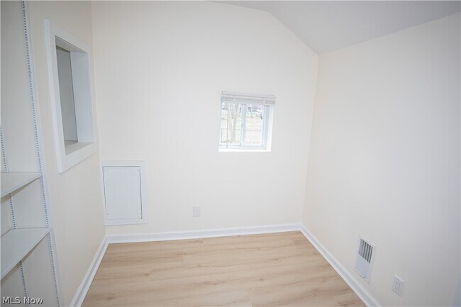 Building Photo - 112 Chestnut St