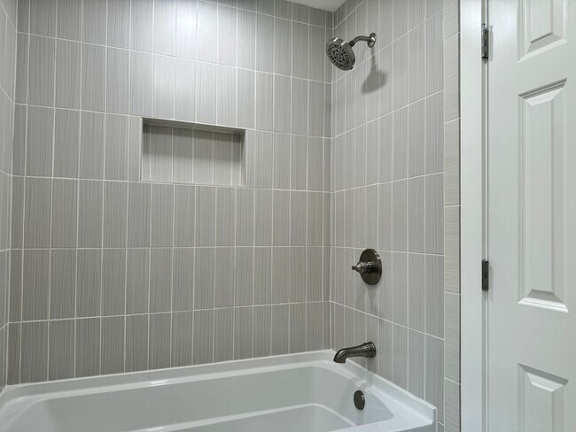 Building Photo - Renovated 3 BR Home in the Heart of Murfreesboro