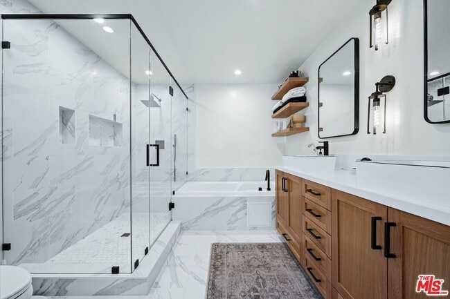 Building Photo - 123 S Clark Dr