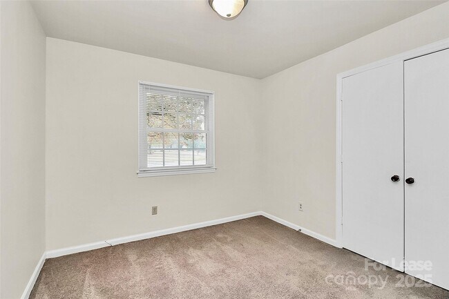 Building Photo - 8201 Hemby Wood Dr