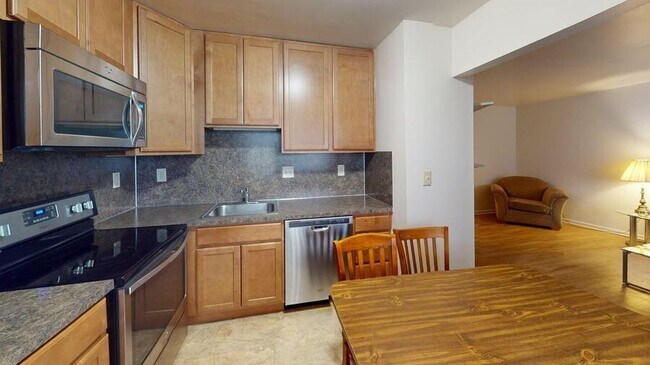 Building Photo - 839 Tappan-839-2