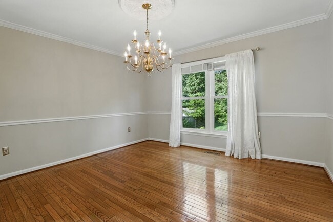 Building Photo - 14720 Peachwood Dr