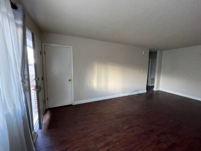 Building Photo - Redlands 3 bed 1.5 bath with yard