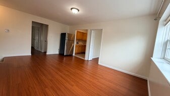 Building Photo - 6302 Grand Central Pky