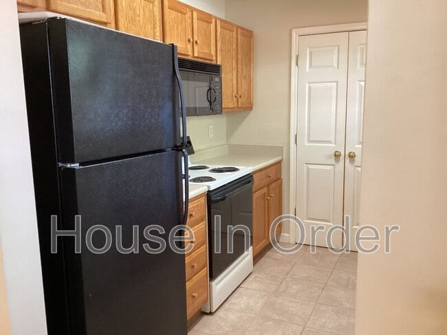 Building Photo - 703 Olde Covington Way