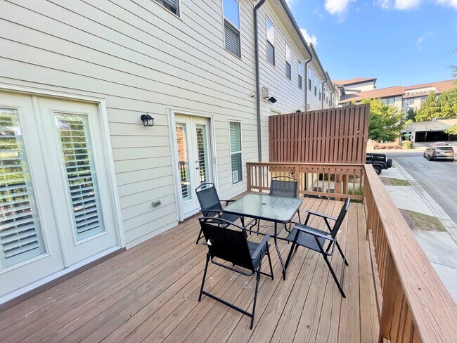 Porch - 4697 Pine St SE