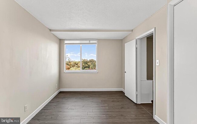 Building Photo - 501 Slaters Ln