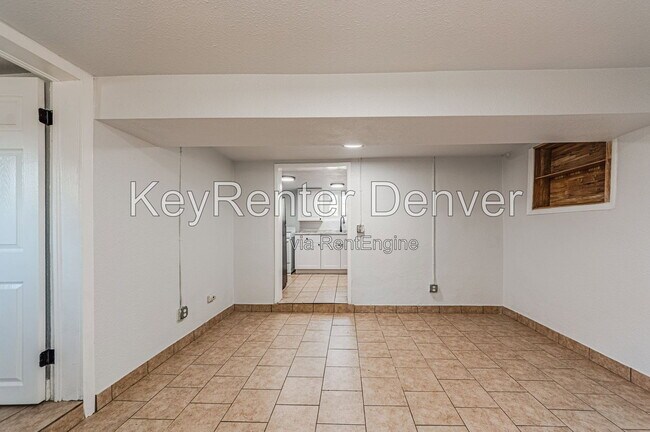 Building Photo - 929 5th St