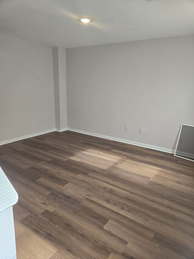 Building Photo - 881 N 41st St