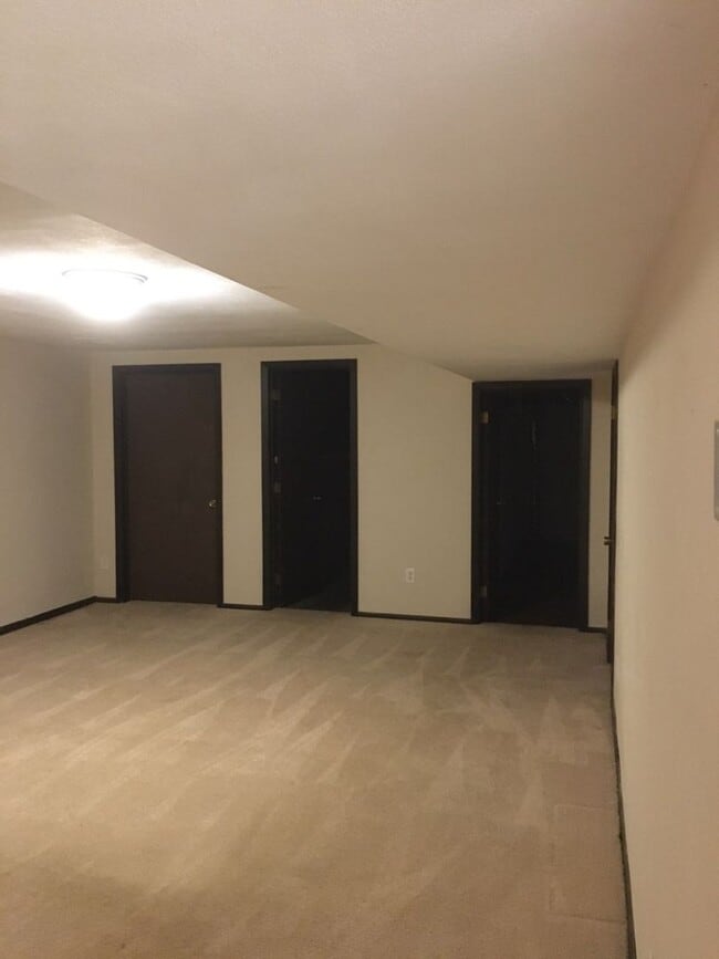 Building Photo - 4 Bedroom Duplex