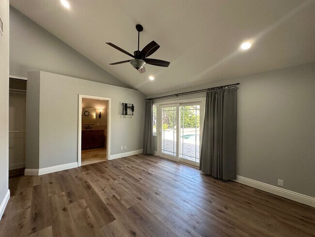 Building Photo - Stunning 4+2 Pool Home Home In Westlake Hi...