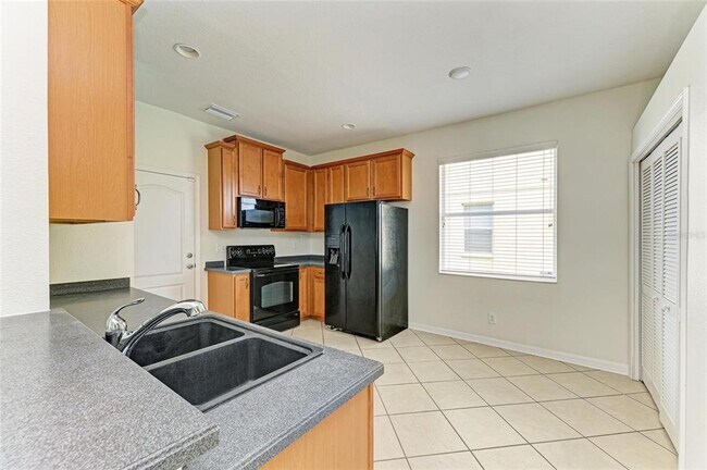 Building Photo - 15121 Searobbin Dr
