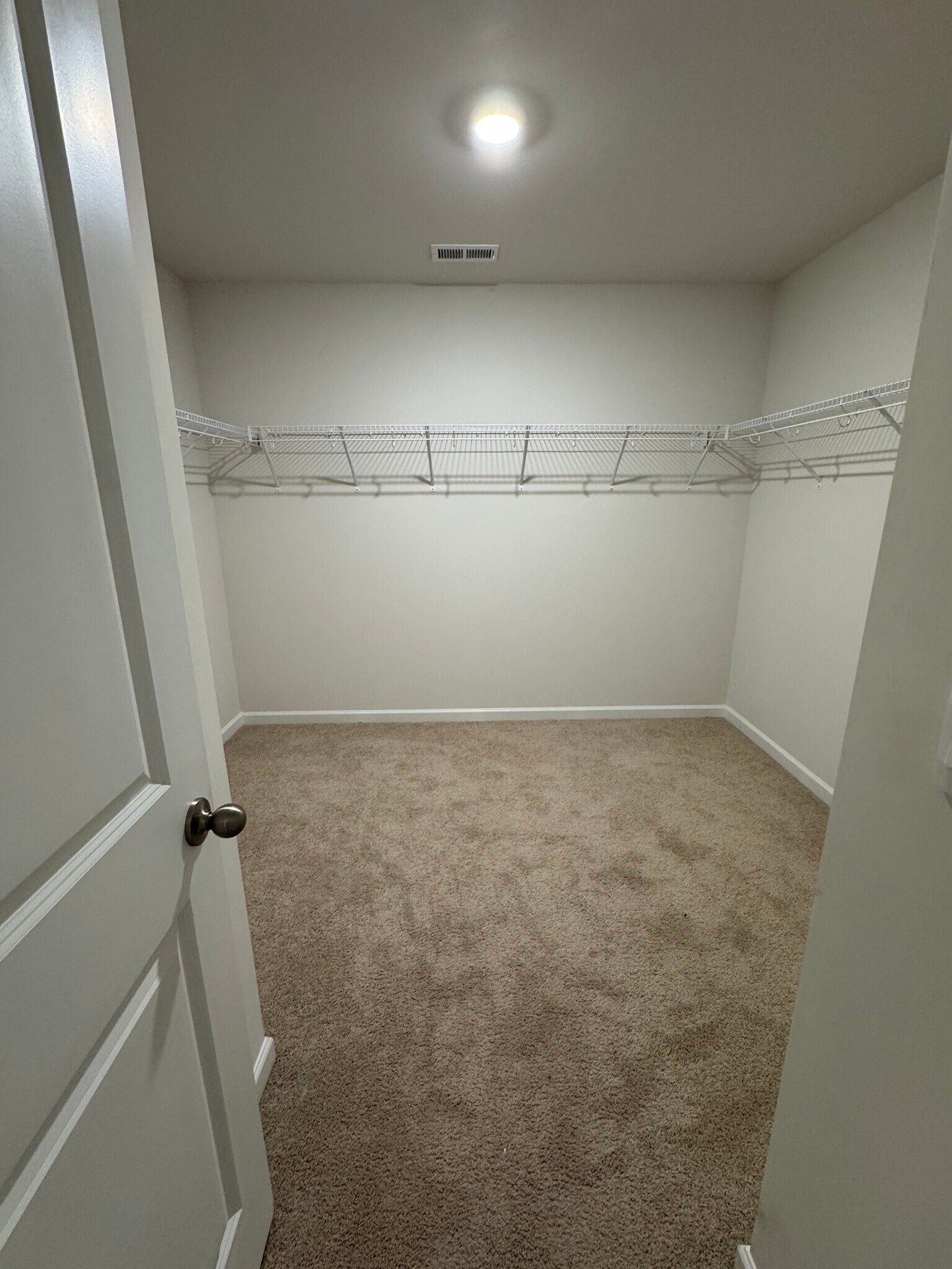 Master bedroom Large walk in closet - 406 Blue Aspen Dr