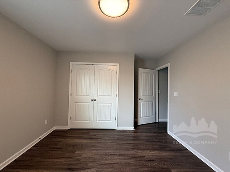 Building Photo - 40 Blue St